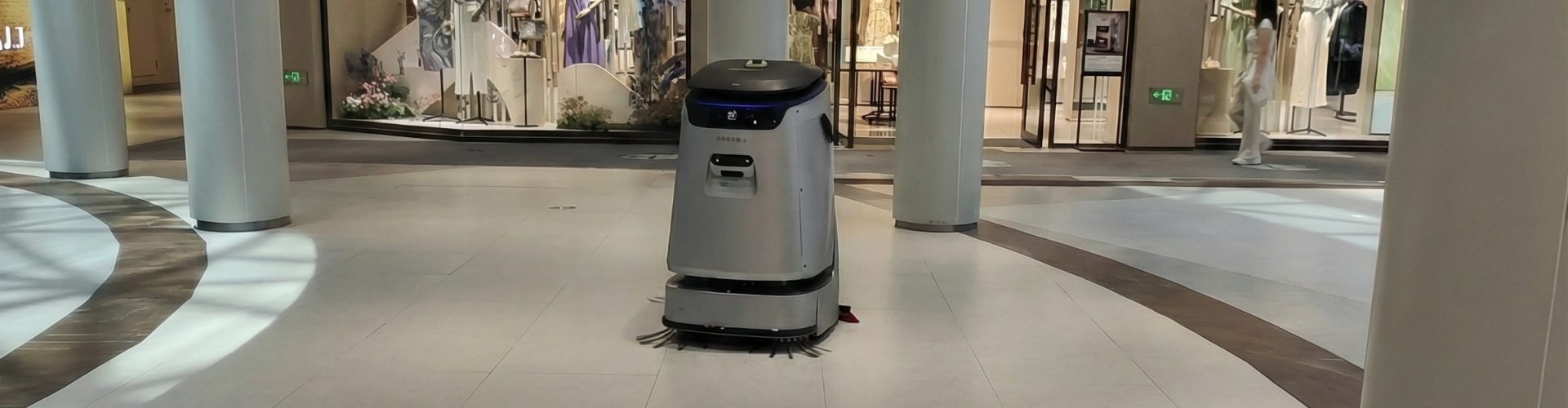 Безопасная уборка в ТЦ с трафиком 100 000+ человек: AGIBOT C5 проходит "лосиный тест"