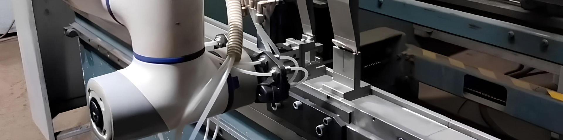 Роботизация обслуживания листогибочного станка на базе кобота Dobot CR10