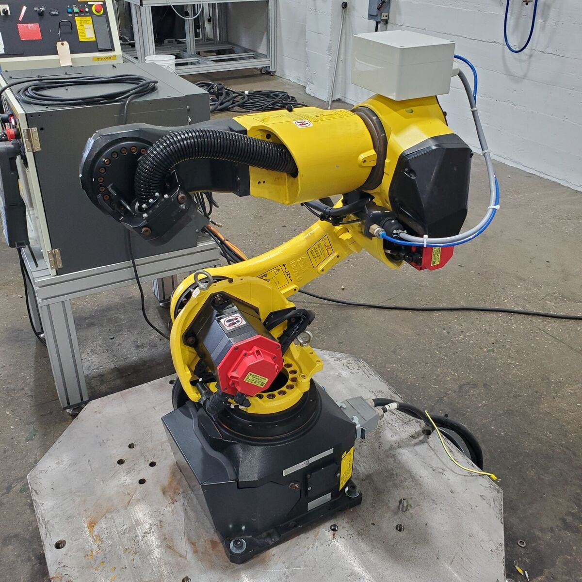 Промышленный робот Fanuc M-10𝑖D/16S